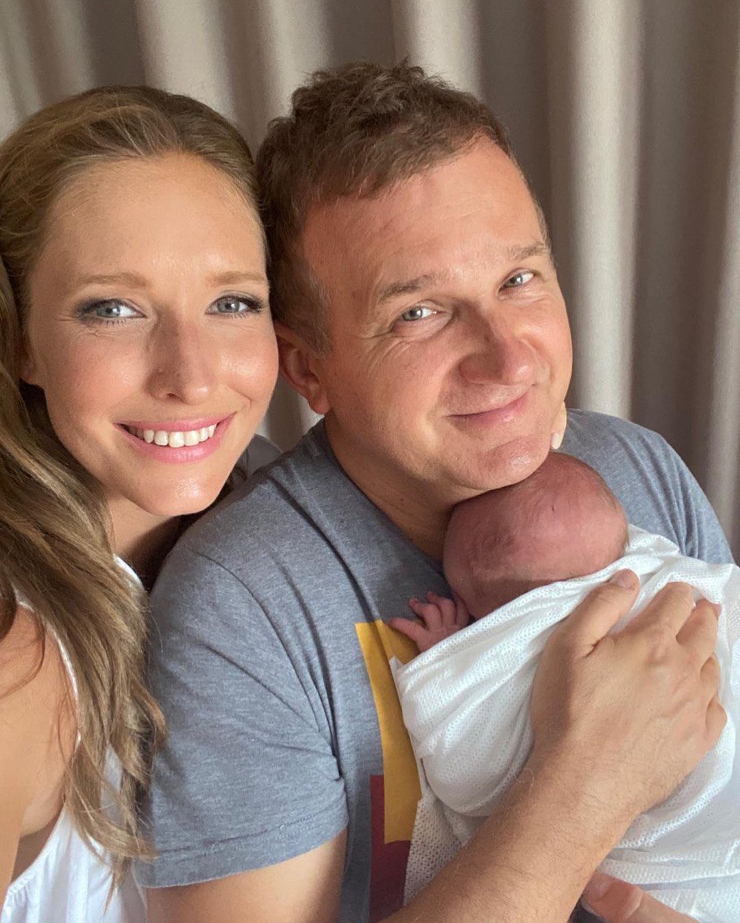 Щаслива сім'я: Осадча і Горбунов зворушили яскравими літніми фото з синочками