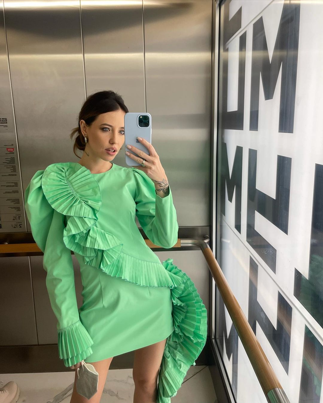 Принцесса: Надя Дорофеева покорила редким выходом в женственном наряде