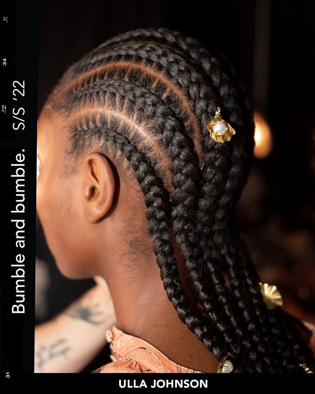 Топ-5: заколки, бусы, банты и другие аксессуары для волос, которые станут хитами в 2022 (фото)