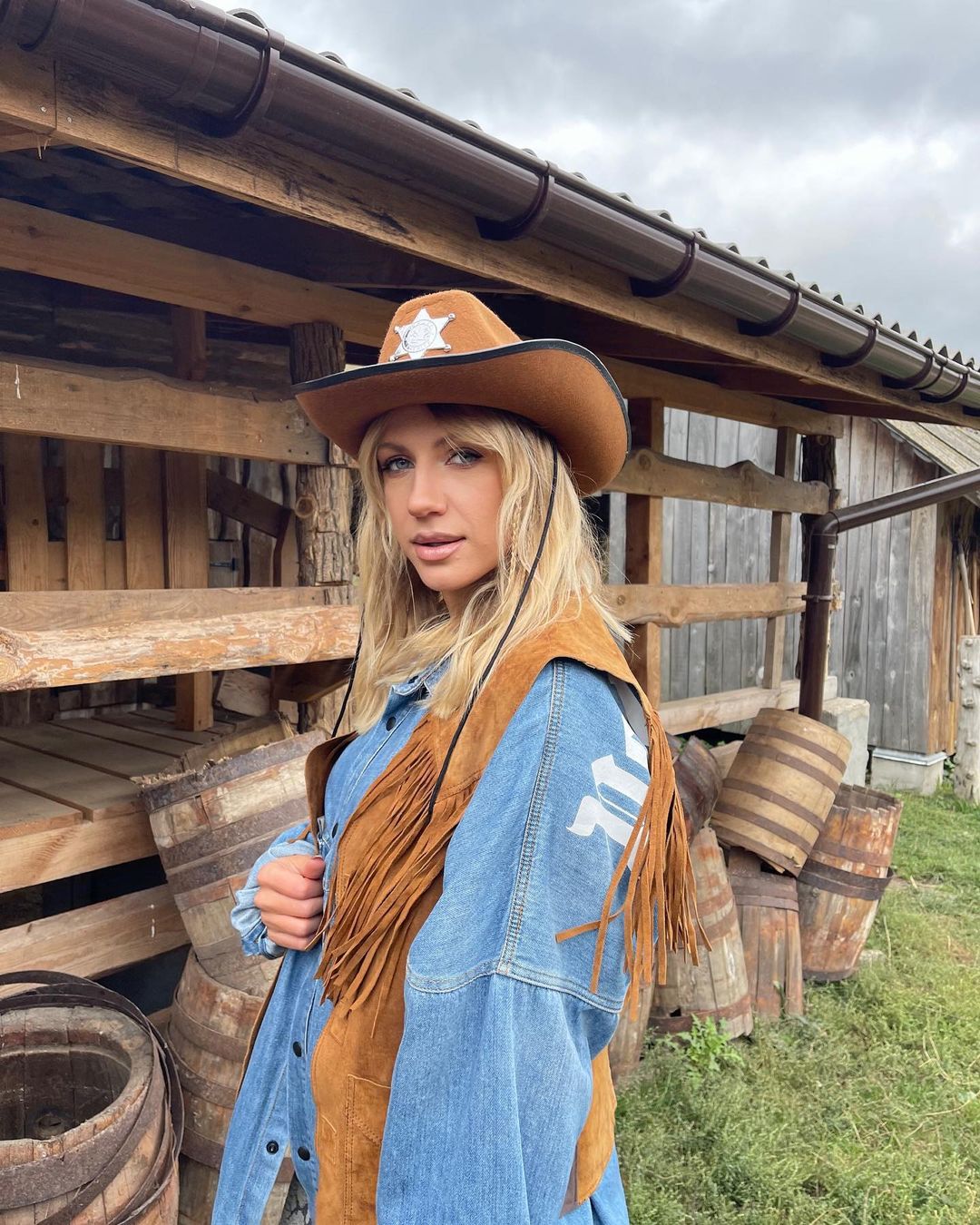 Ковбойша Ле: Никитюк в необычном образе похвасталась пухлыми губами