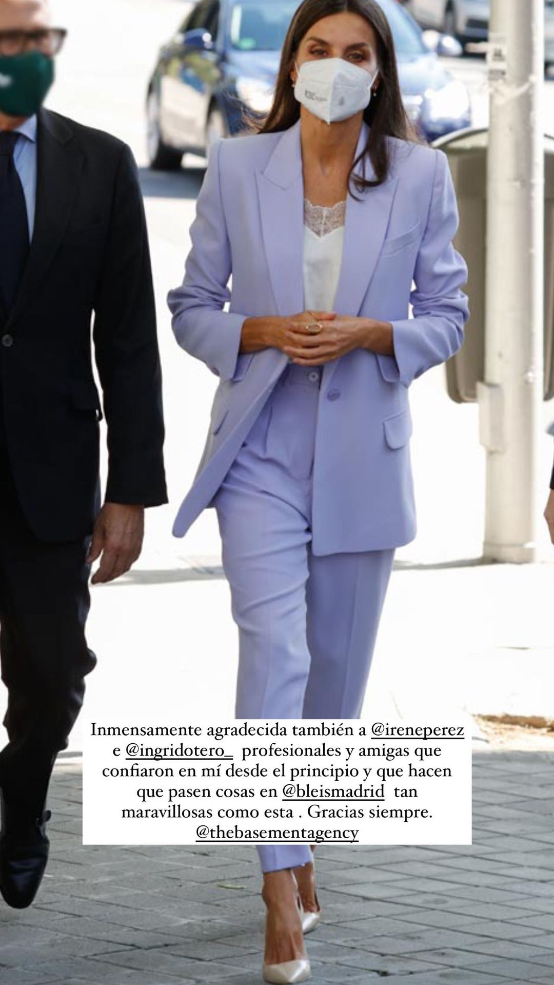 Новий чорний: королева Летиція вийшла в світ в костюмі наймоднішого кольору