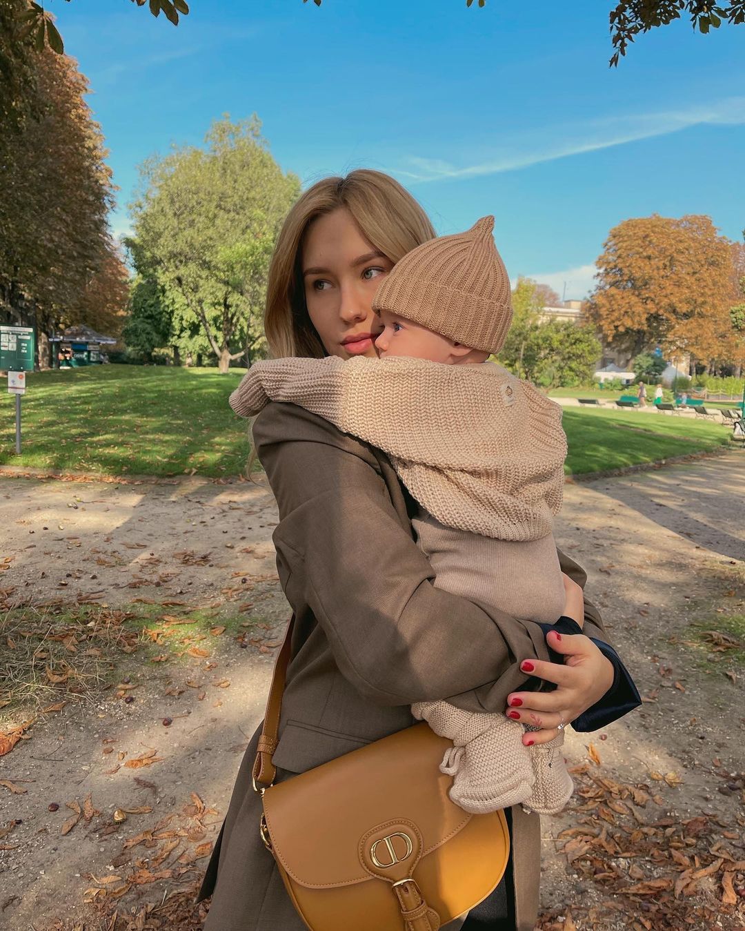 Сімейні канікули: Добринін і Квіткова полетіли з маленьким сином в Париж