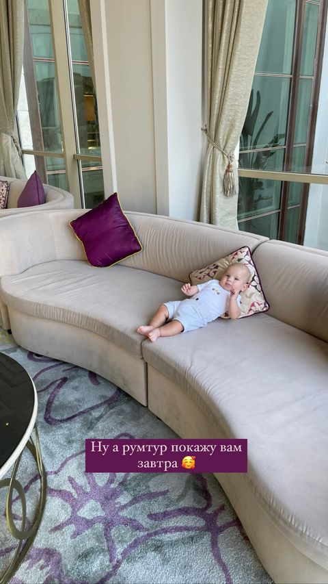 Виктор Павлик увез жену и новорожденного сына в Турцию: первые впечатления и фото