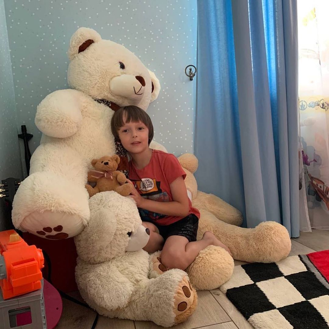 Він мною керує: Приходько відверто розповіла про виховання трьох дітей