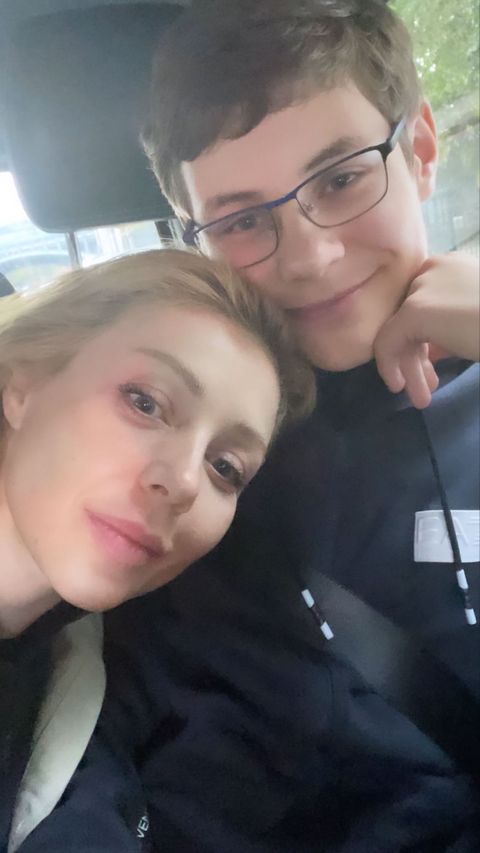 Тіна Кароль прогулялася по Лондону з 12-річним сином: вже вище мами