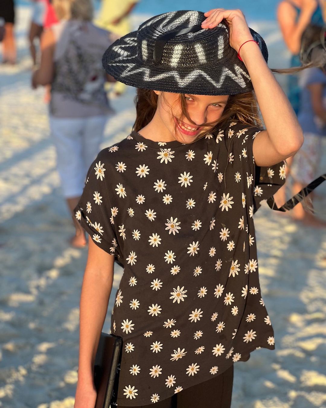 Оля Полякова вбила наповал фігурою в міні і показала рідкісне фото з чоловіком