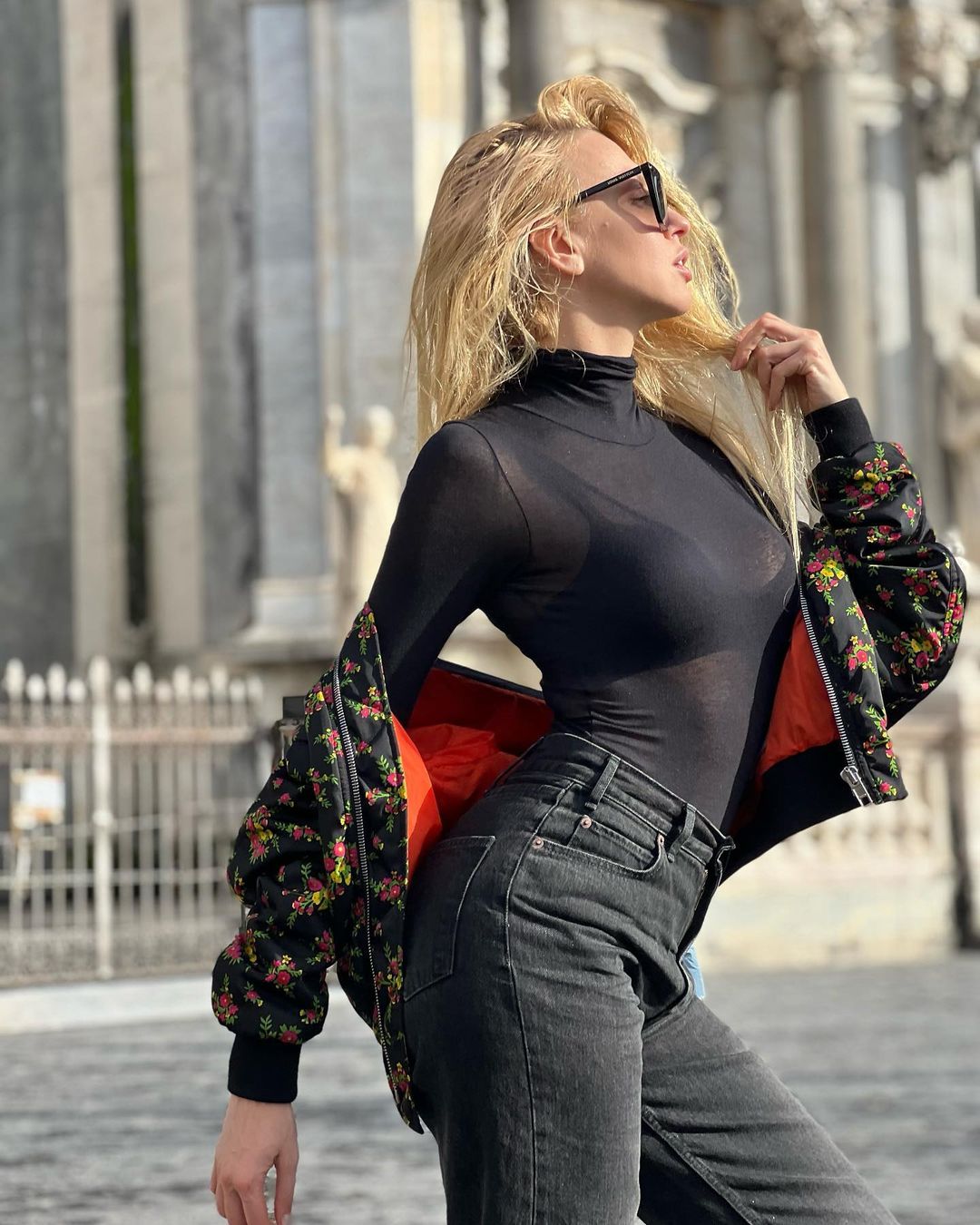 Граціозна Полякова захопила витонченою фігурою в прозорому боді: богиня і крапка