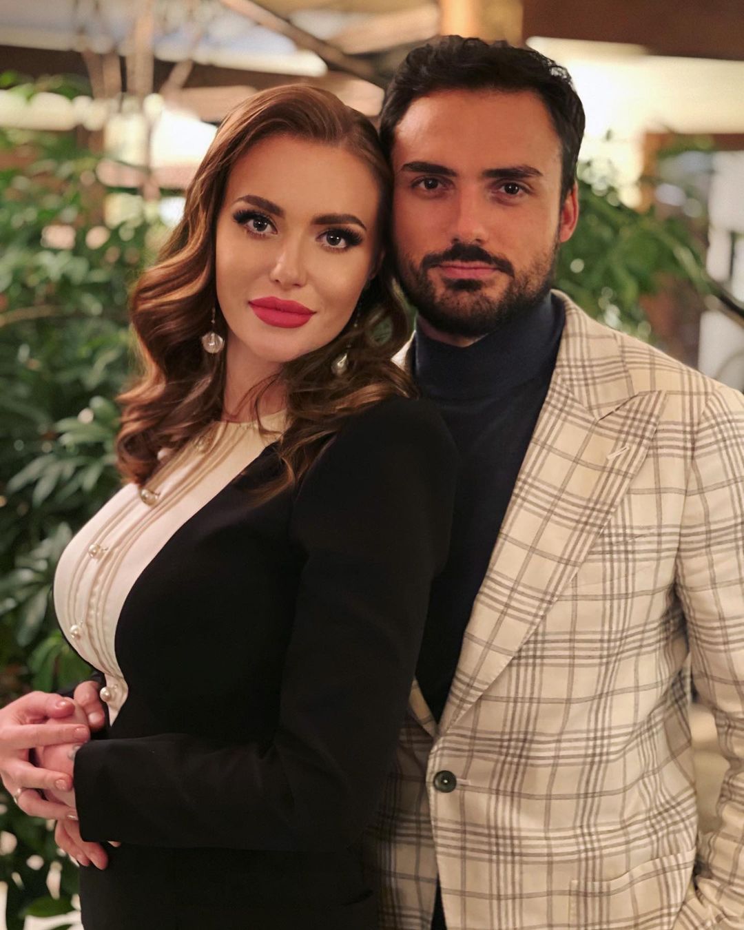 Найкрасивіша пара: Слава Камінська спантеличила мережу ніжними фото з колишнім чоловіком