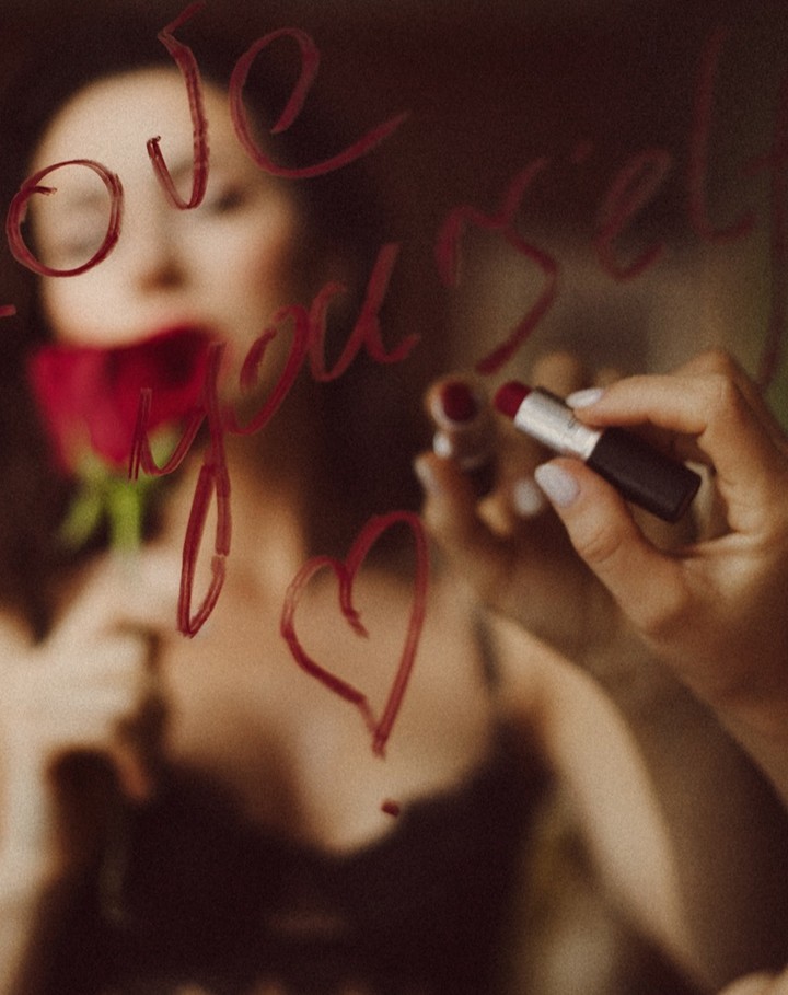 "Холостячка" Огнєвіч показала фігуру в білизні і назвала ознаки "нормального чоловіка"