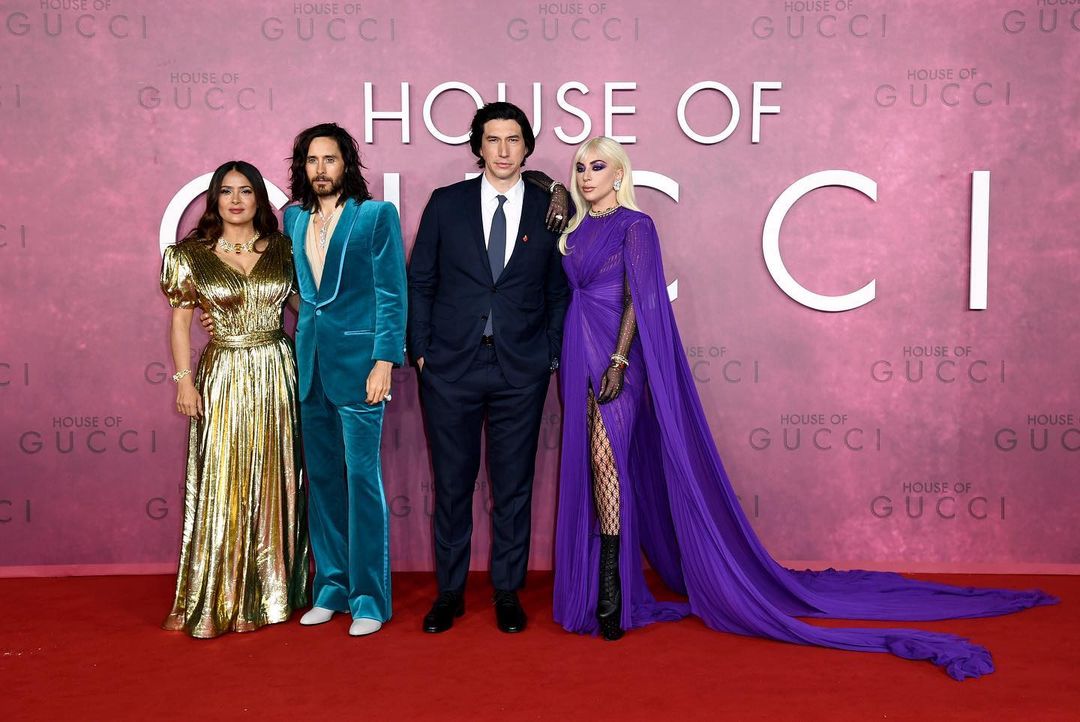 Леди Гага в прозрачном шифоне, Сальма Хайек в золоте с головы до ног: как прошла премьера &quot;Дом Gucci&quot; в Лондоне