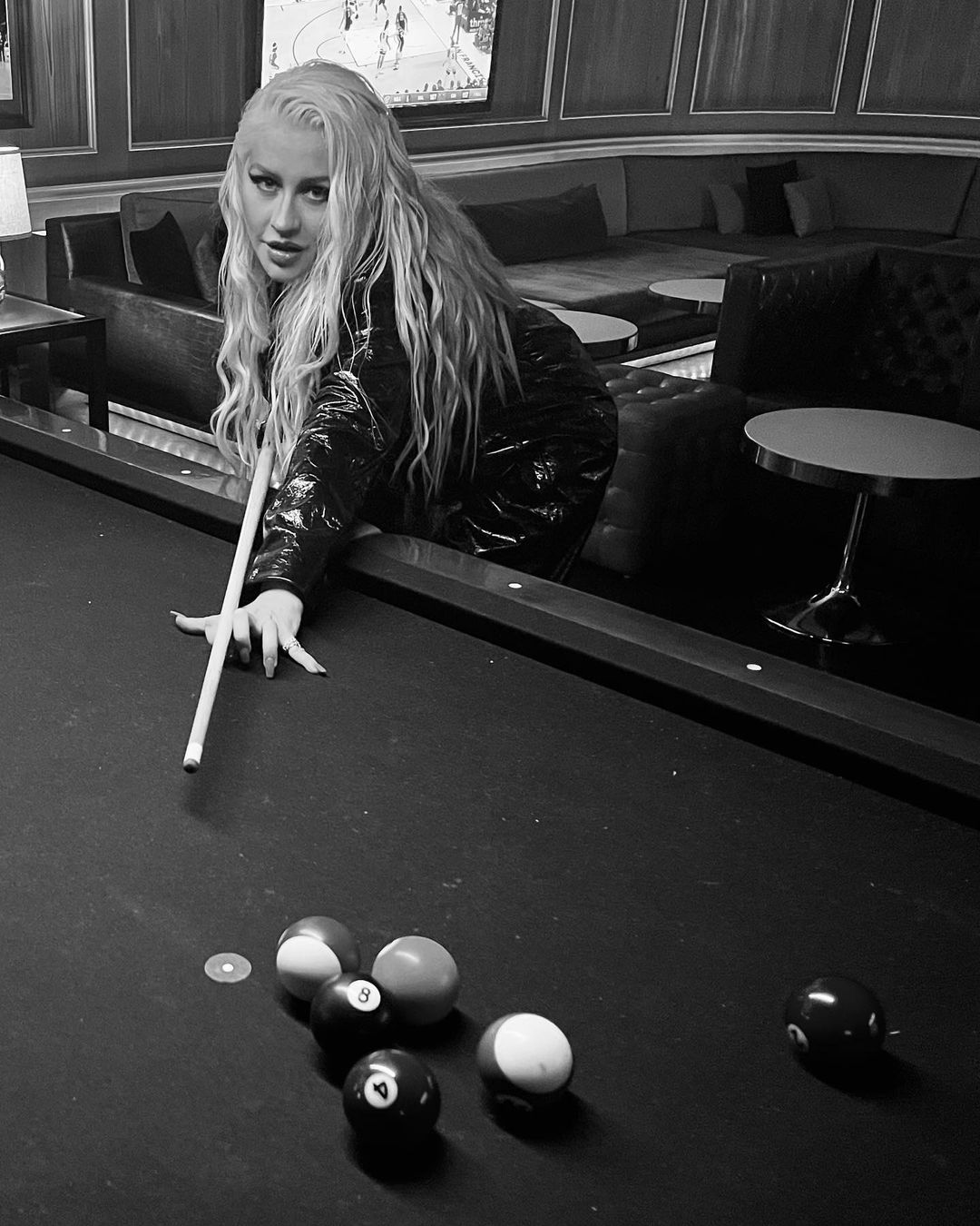 Терміново повторити: Крістіна Агілера демонструє, як носити шкіряний total look