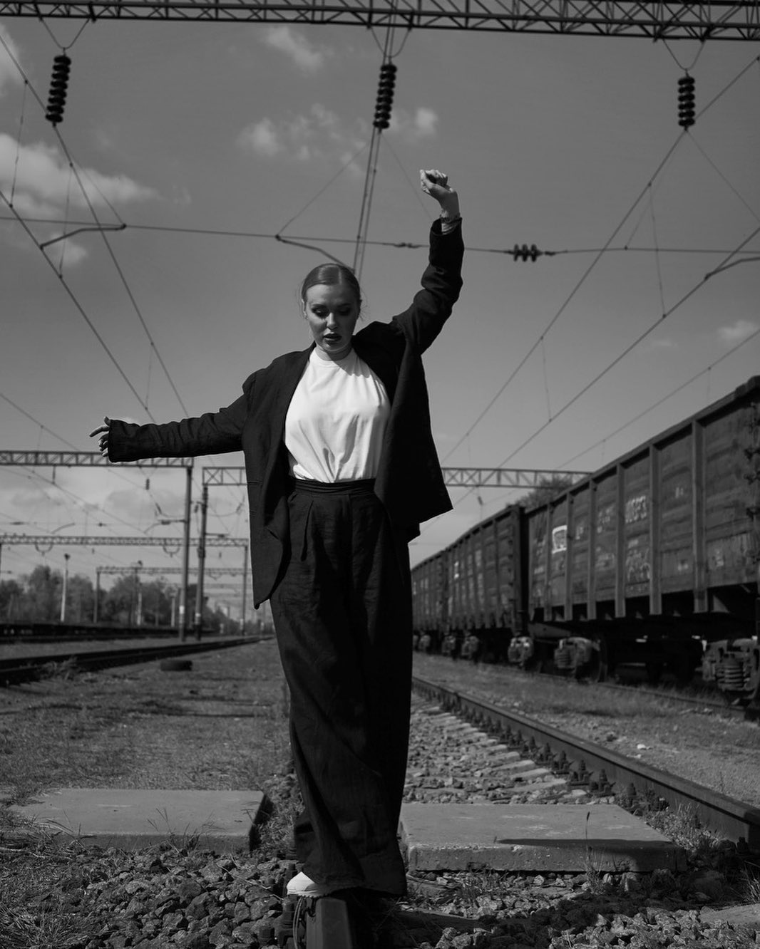 &quot;Это пошло&quot;: экс-солистки &quot;НеАнгелов&quot; Слава и Вика публично поскандалили