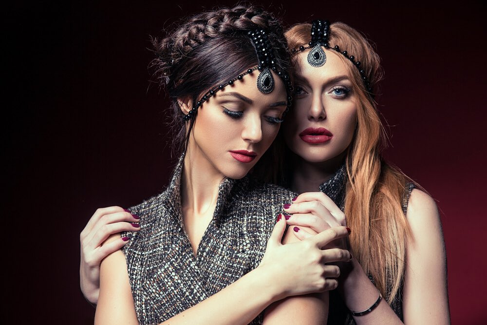 &quot;Это пошло&quot;: экс-солистки &quot;НеАнгелов&quot; Слава и Вика публично поскандалили