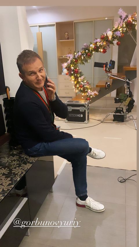 Свято наближається: Горбунов з Осадчою зачарували сімейним фото під ялинкою