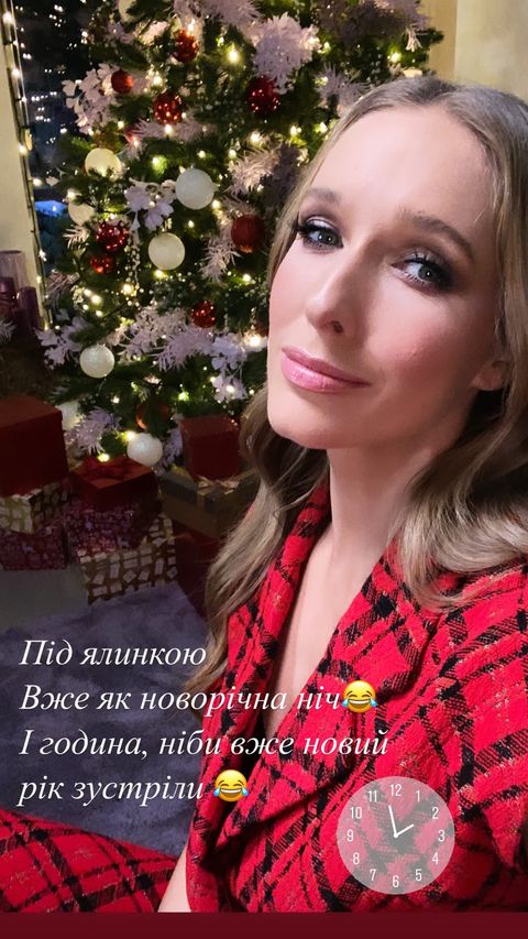 Свято наближається: Горбунов з Осадчою зачарували сімейним фото під ялинкою