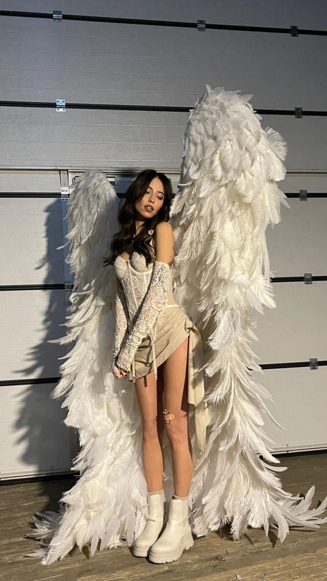 У прозорій білизні і з крилами: "ангел" Дорофєєва звела з розуму чуттєвою сміливістю