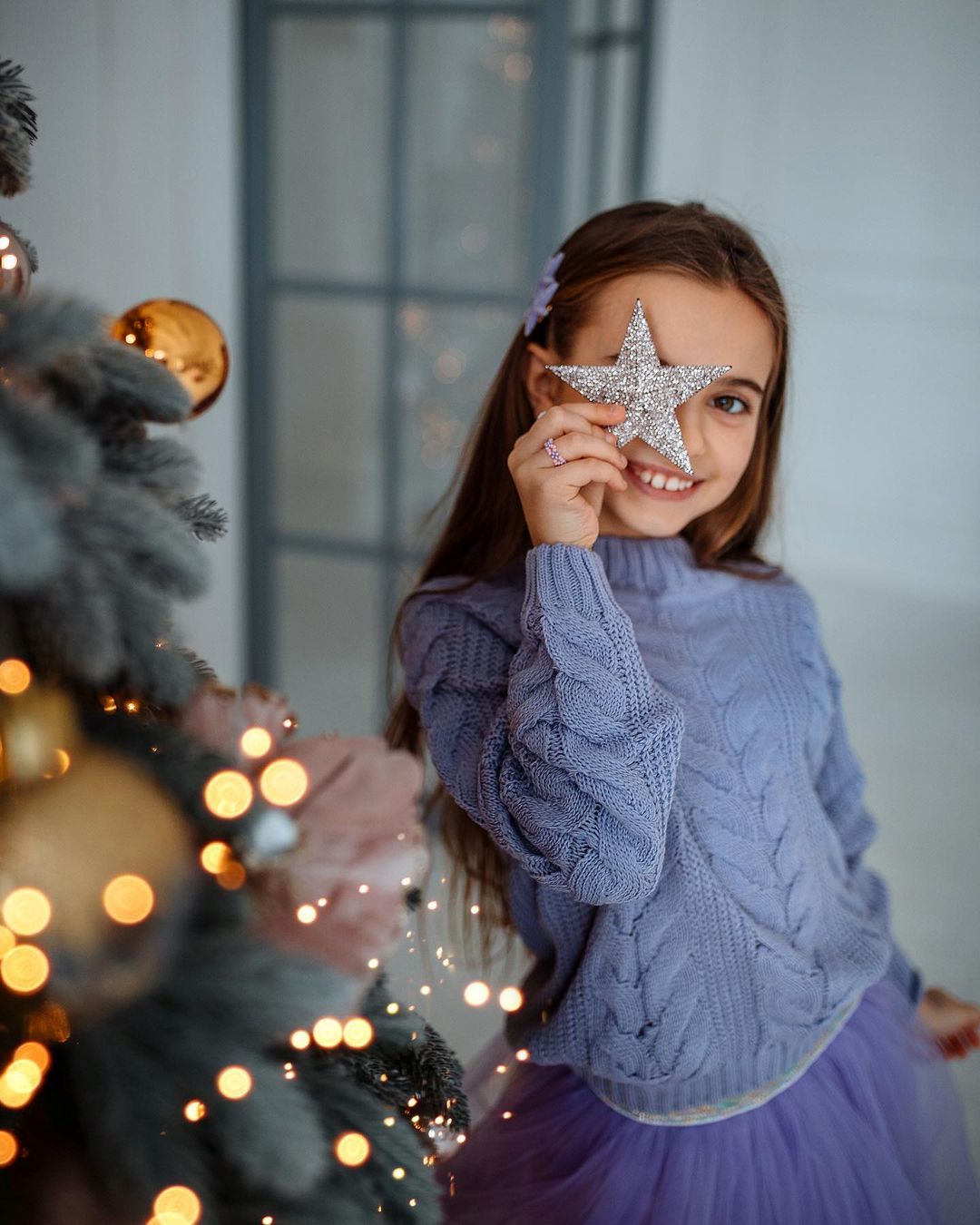 Лілія Ребрик підкорила атмосферною новорічною фотосесією з сім'єю в стилі family-look