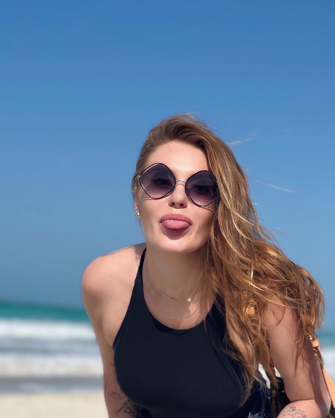 Так виглядає щастя: на тлі скандалу з екс-колегою Слава Камінська полетіла на відпочинок з дітьми