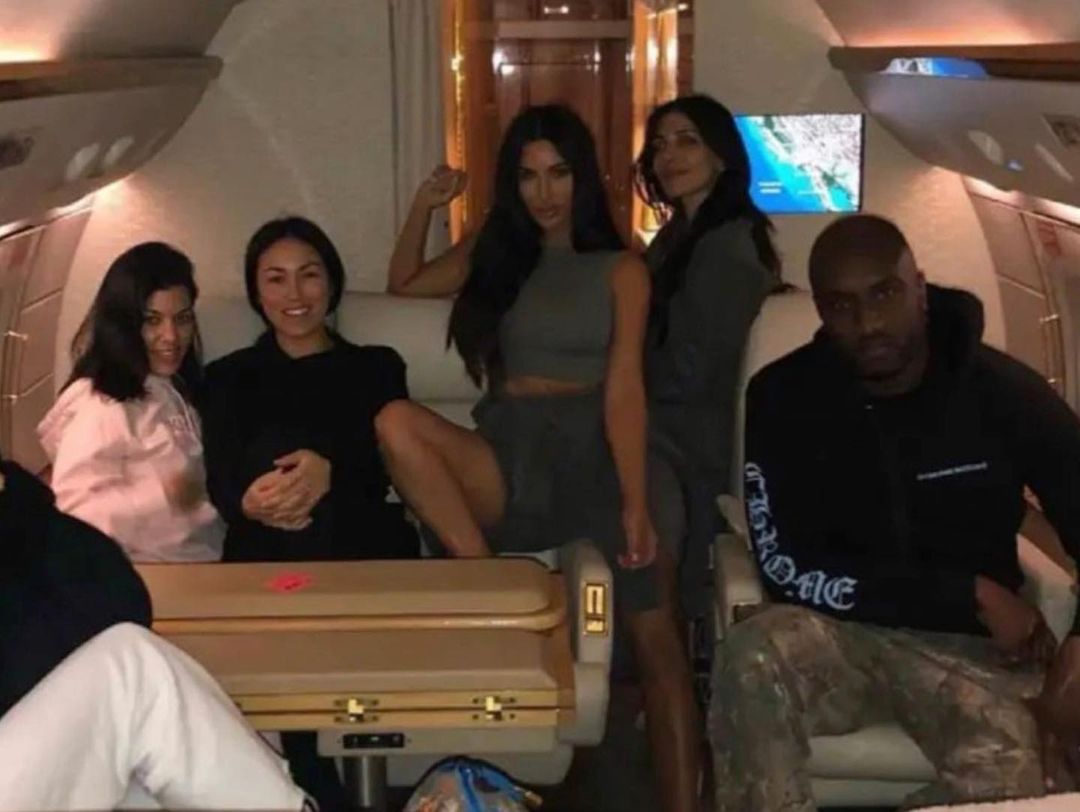 Долгожданное воссоединение: Канье Уэст и Ким Кардашьян с дочерью посетили показ Louis Vuitton