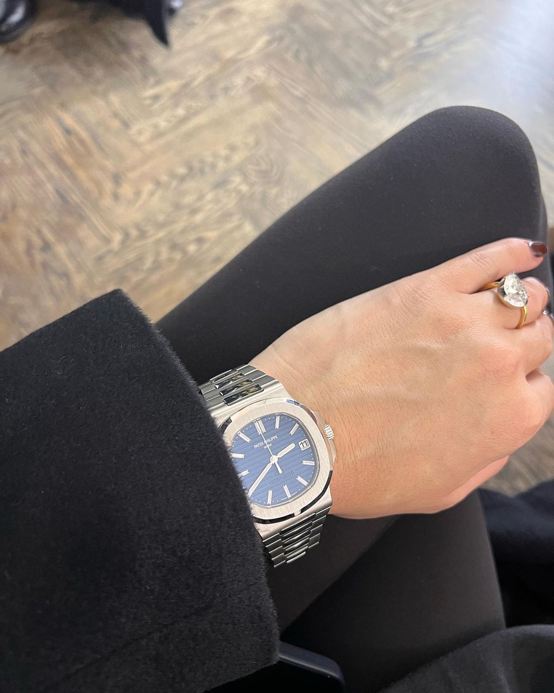 Роузі Хантінгтон-Уайтлі похвалилася розкішною обручкою від Джейсона Стетхема: нарешті весілля?