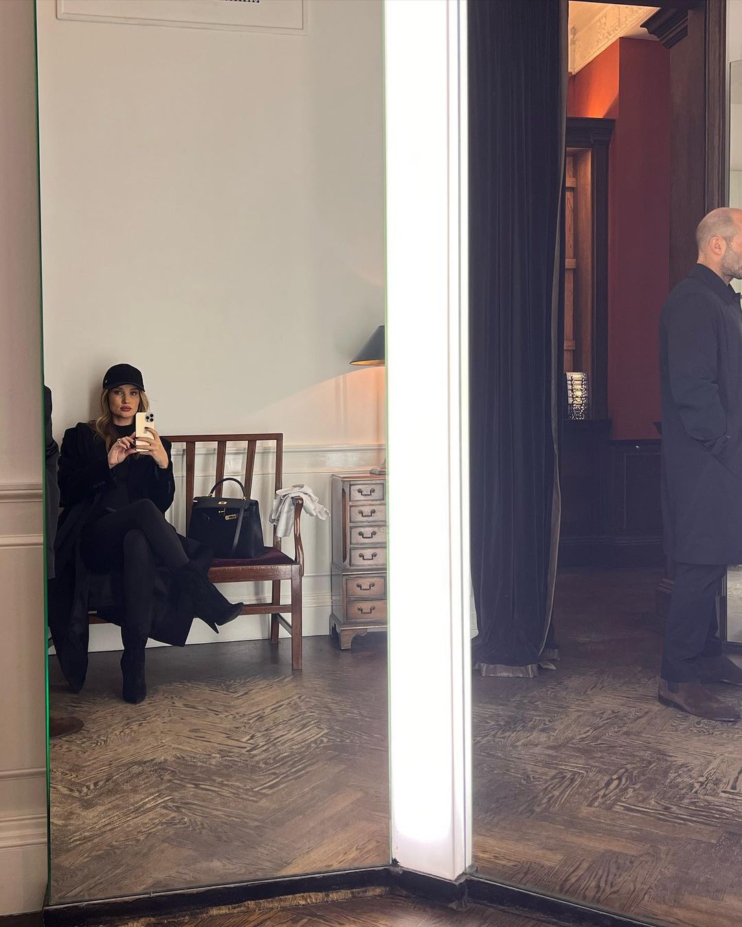 Роузі Хантінгтон-Уайтлі похвалилася розкішною обручкою від Джейсона Стетхема: нарешті весілля?