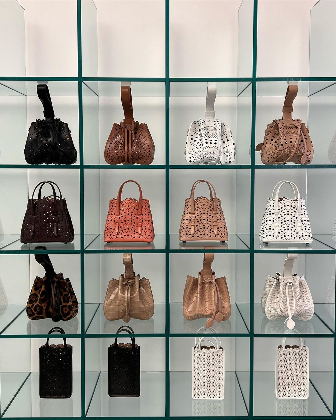 Роузі Хантінгтон-Уайтлі похвалилася розкішною обручкою від Джейсона Стетхема: нарешті весілля?