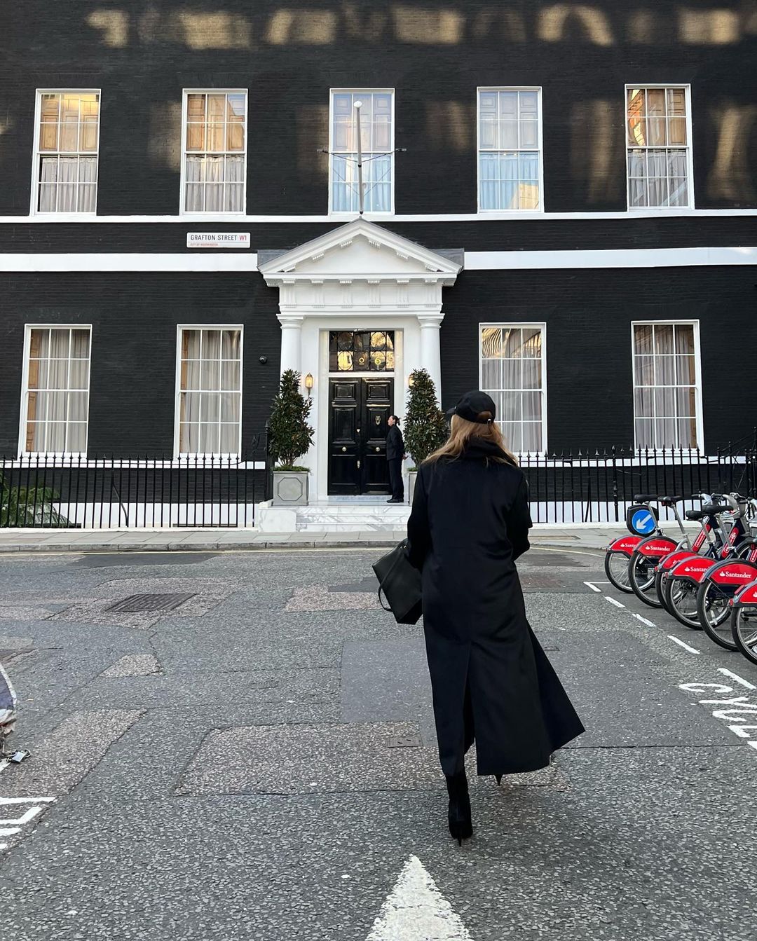 Роузі Хантінгтон-Уайтлі похвалилася розкішною обручкою від Джейсона Стетхема: нарешті весілля?