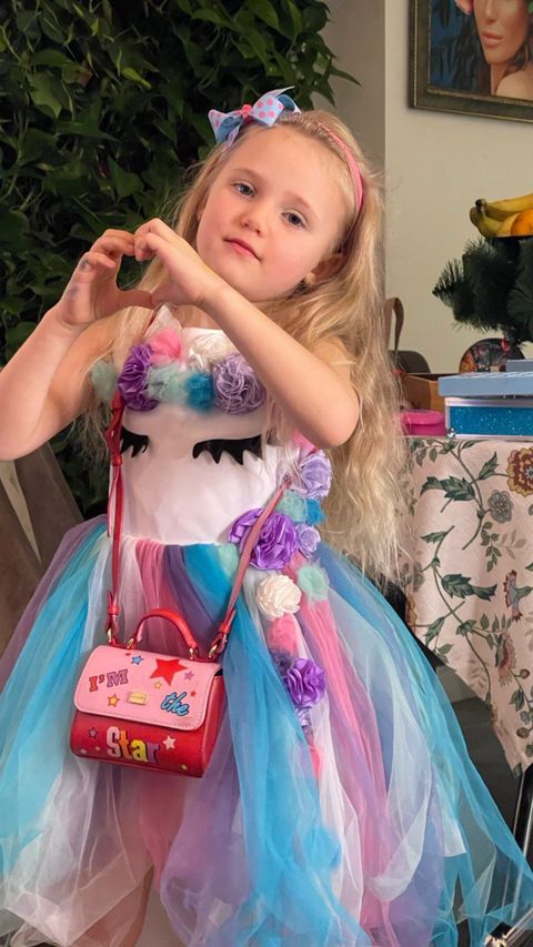 Маленька копія мами: Слава Камінська зворушила милими фото дочки-іменинниці