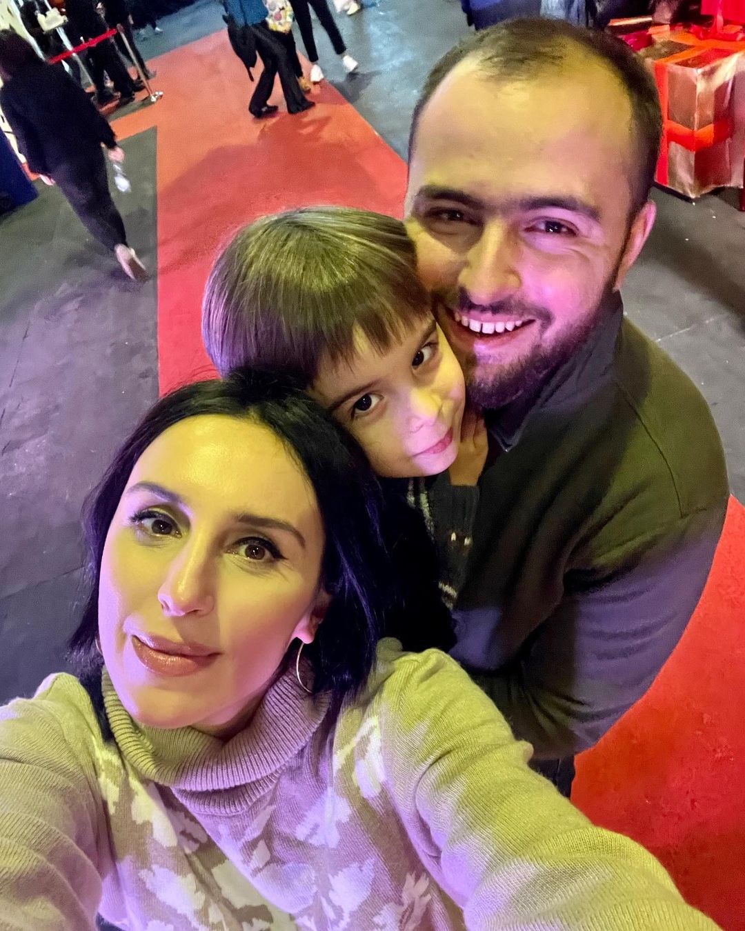 Джамала умилила редким семейным выходом в свет: "Эмирка взрослый такой"