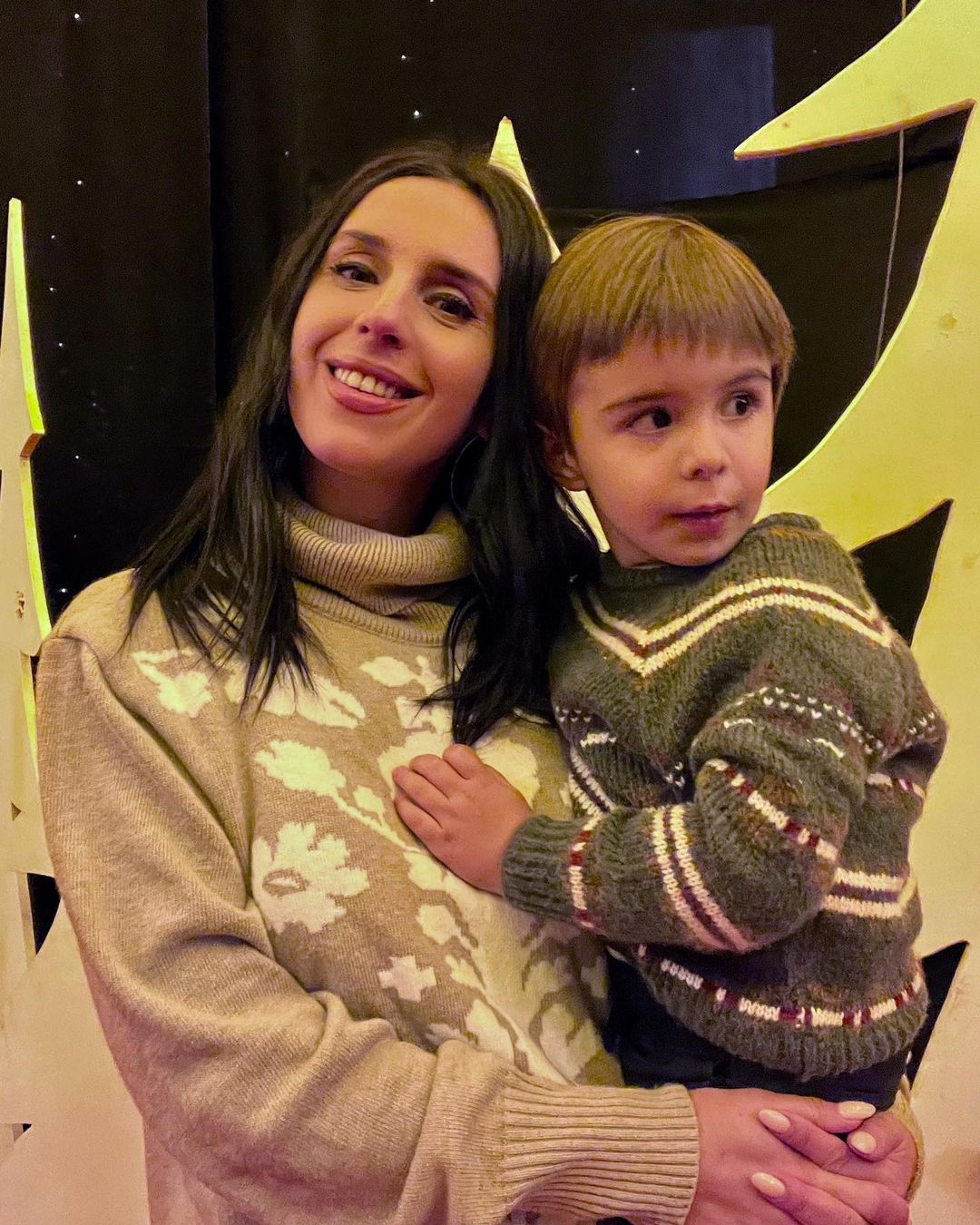 Джамала умилила редким семейным выходом в свет: "Эмирка взрослый такой"