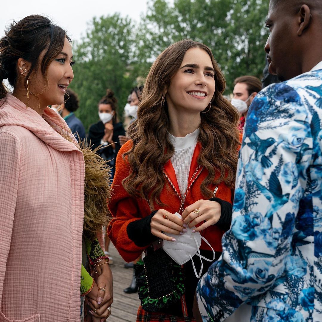 Для самых смелых: топ-10 ярких образов из нового сезона "Эмили в Париже"