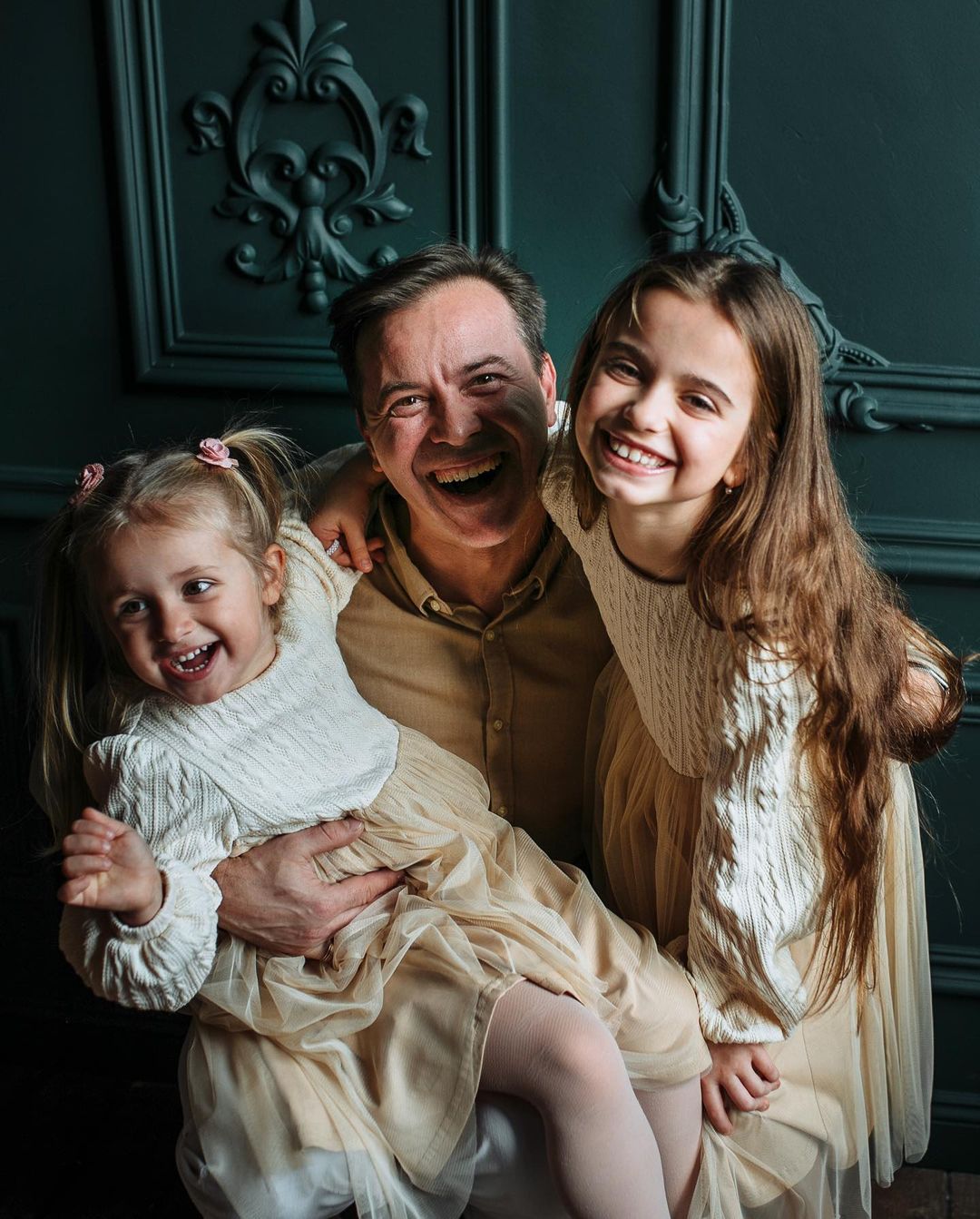 Лілія Ребрик зворушила ніжним сімейним фотосетом з чоловіком-іменинником: "Дико люблю"