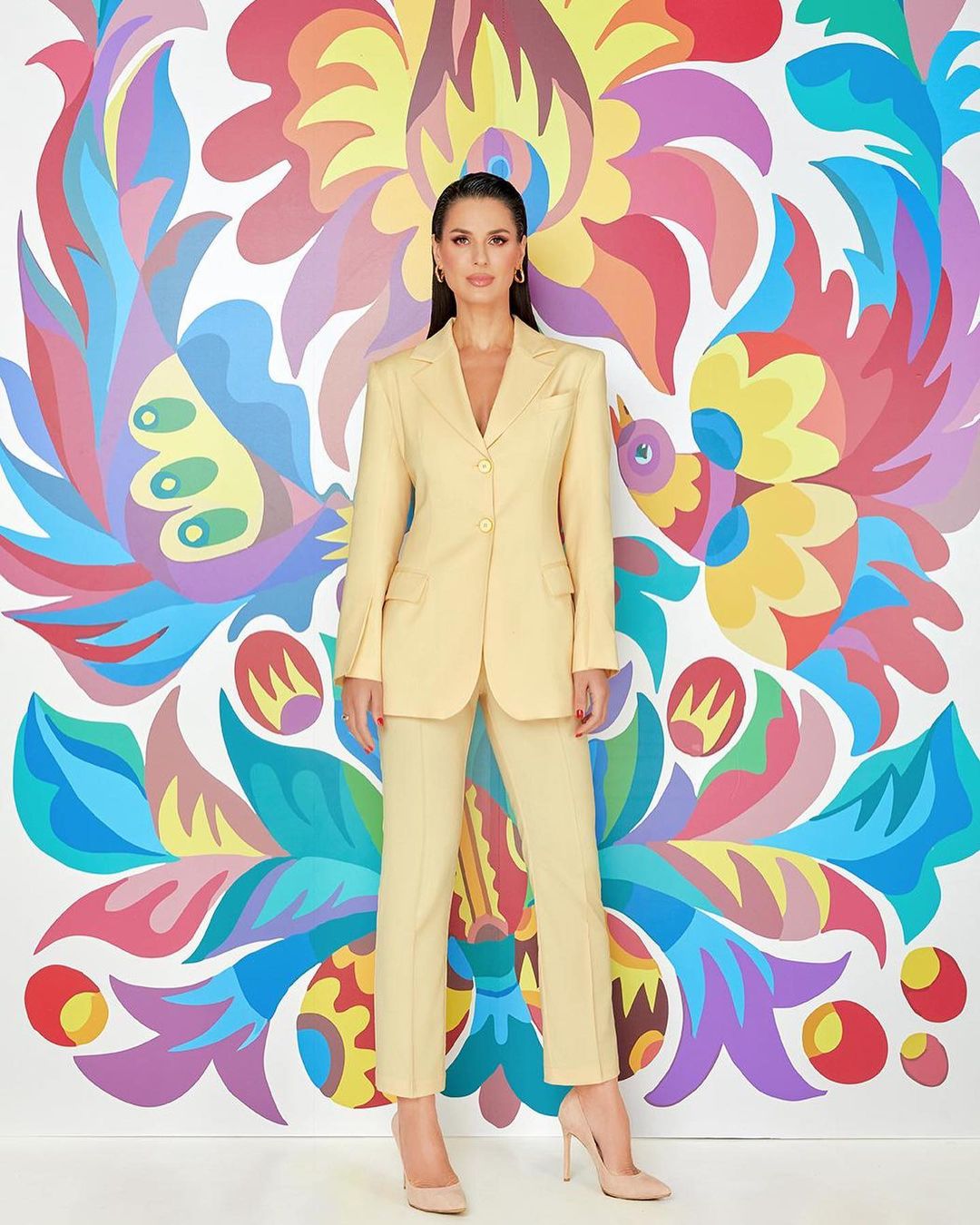 Маша Ефросинина в лимонном наряде сразила безупречным стилем: просто сногсшибательна