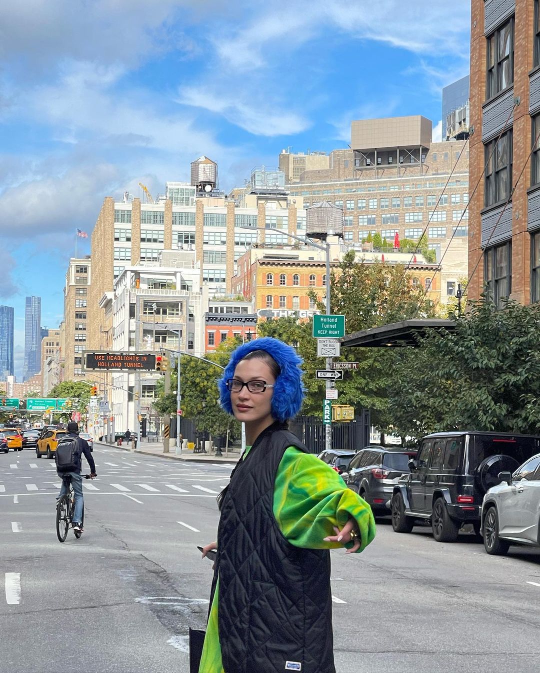 Белла Хадід показала наймоднішу альтернативу зимовій шапці: підійде всім