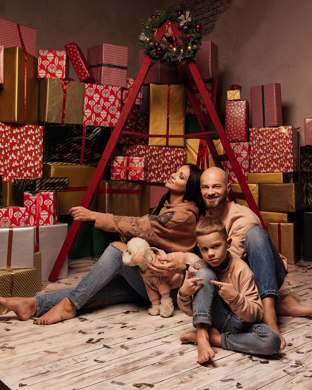 До останнього був проти: Влад Яма зворушив сімейним фотосетом в "оновленому" складі