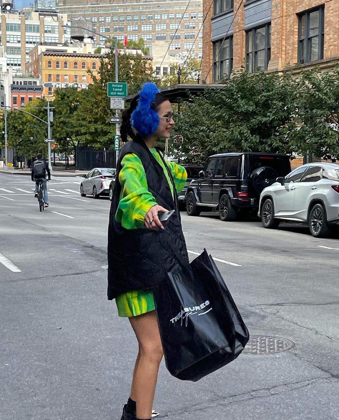 Белла Хадід показала наймоднішу альтернативу зимовій шапці: підійде всім