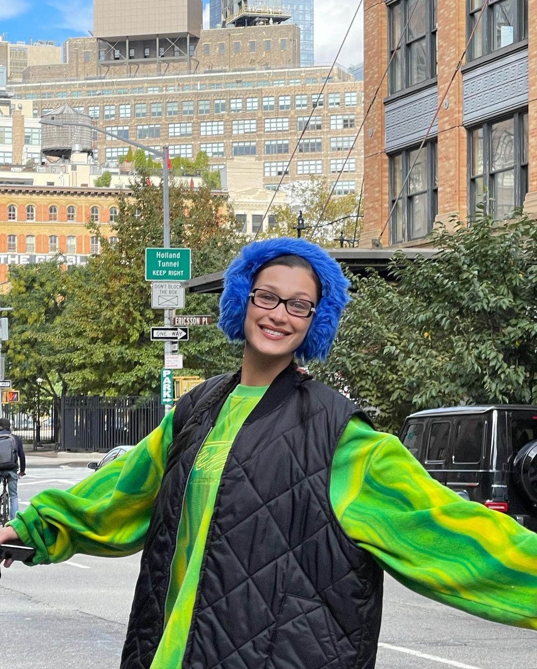 Белла Хадід показала наймоднішу альтернативу зимовій шапці: підійде всім