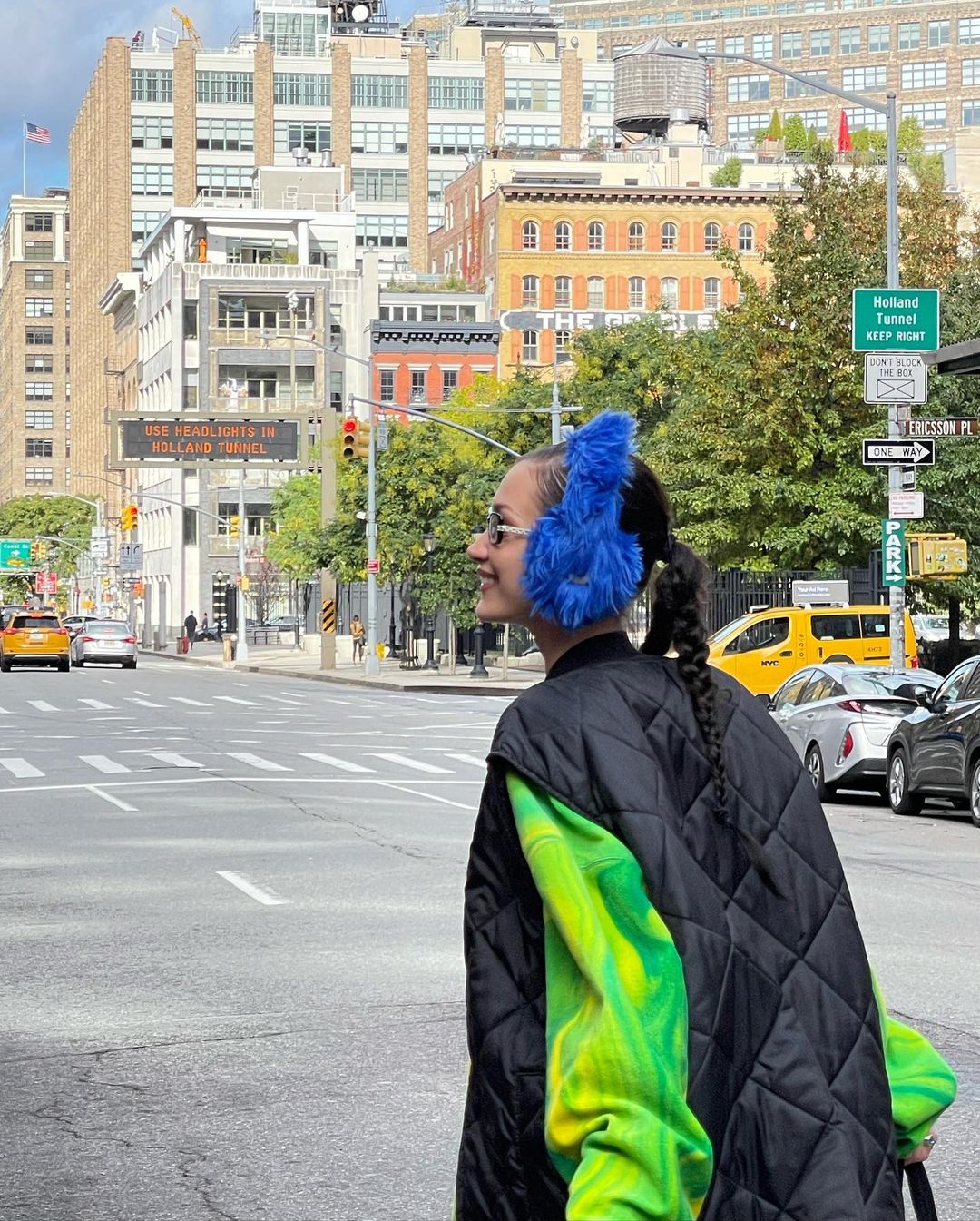 Белла Хадід показала наймоднішу альтернативу зимовій шапці: підійде всім