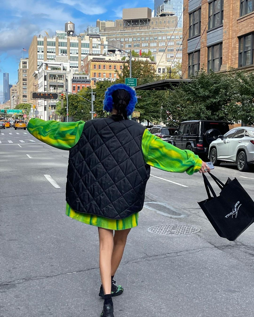 Белла Хадід показала наймоднішу альтернативу зимовій шапці: підійде всім