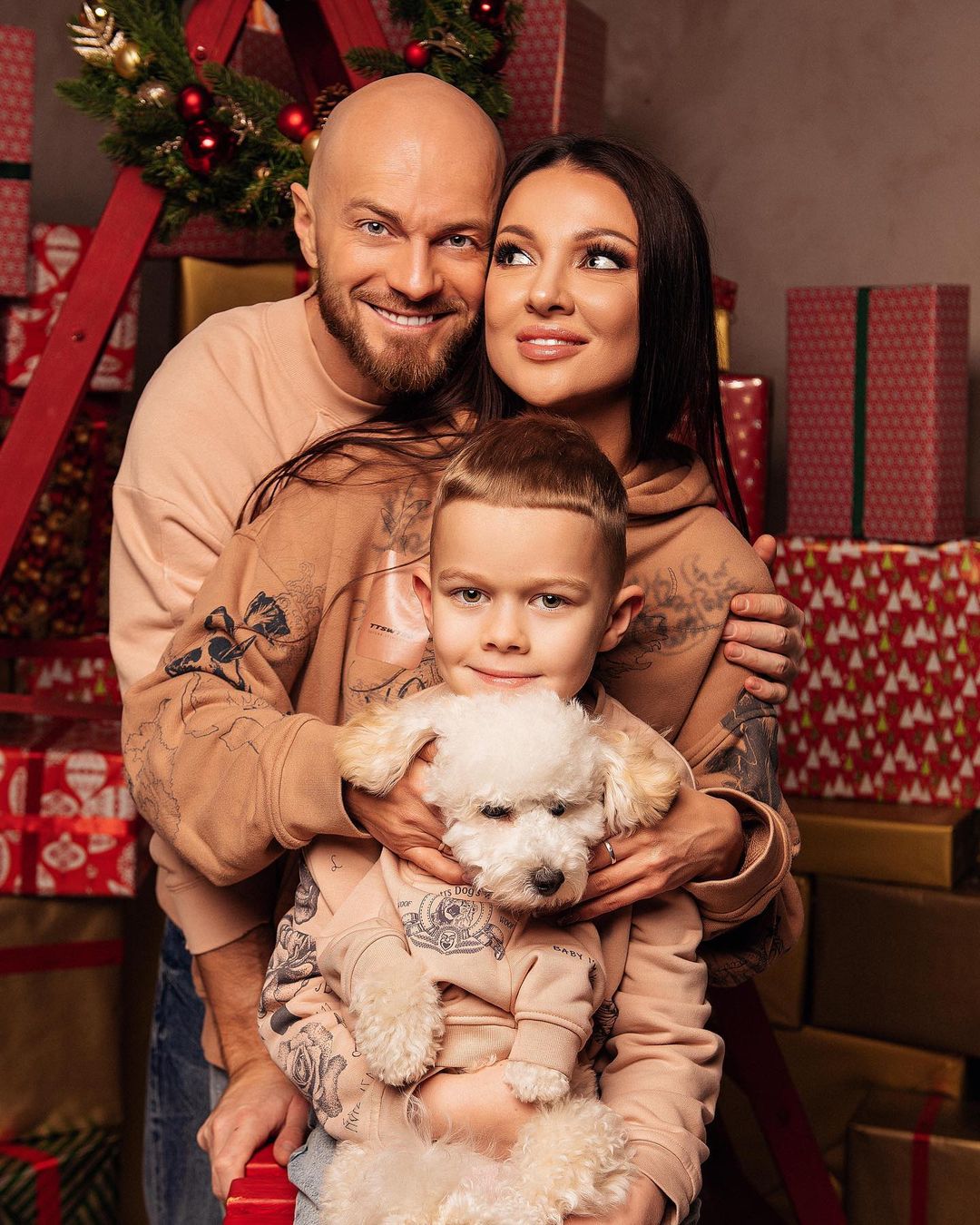 До останнього був проти: Влад Яма зворушив сімейним фотосетом в "оновленому" складі