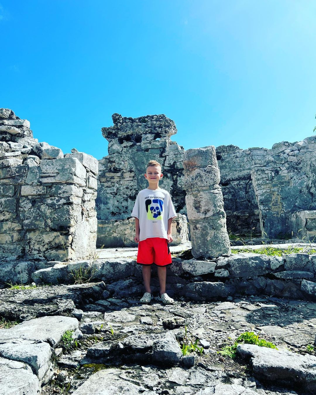 Доторкнулися до історії: Влад Яма з родиною заворожили барвистими фото з Мексики