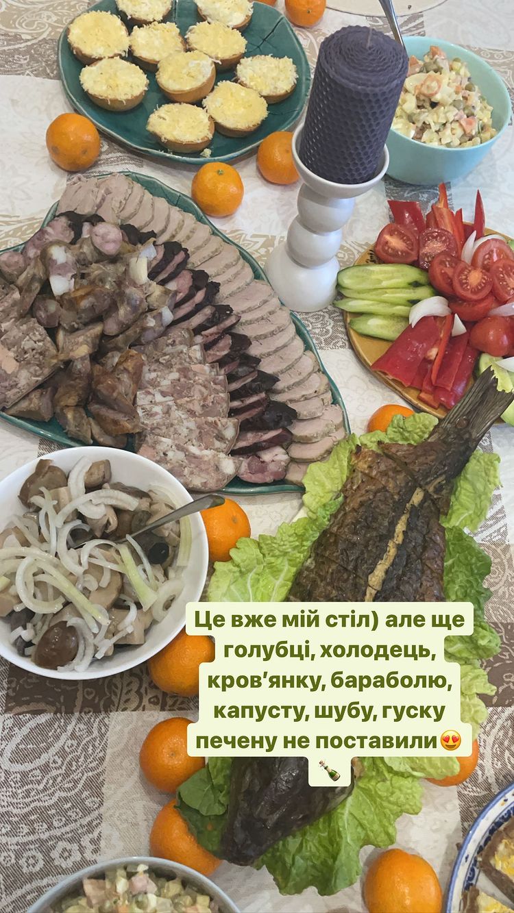 Нікітюк захопила фото з бабусею-довгожителькою і посватала брата: віддам в хороші руки