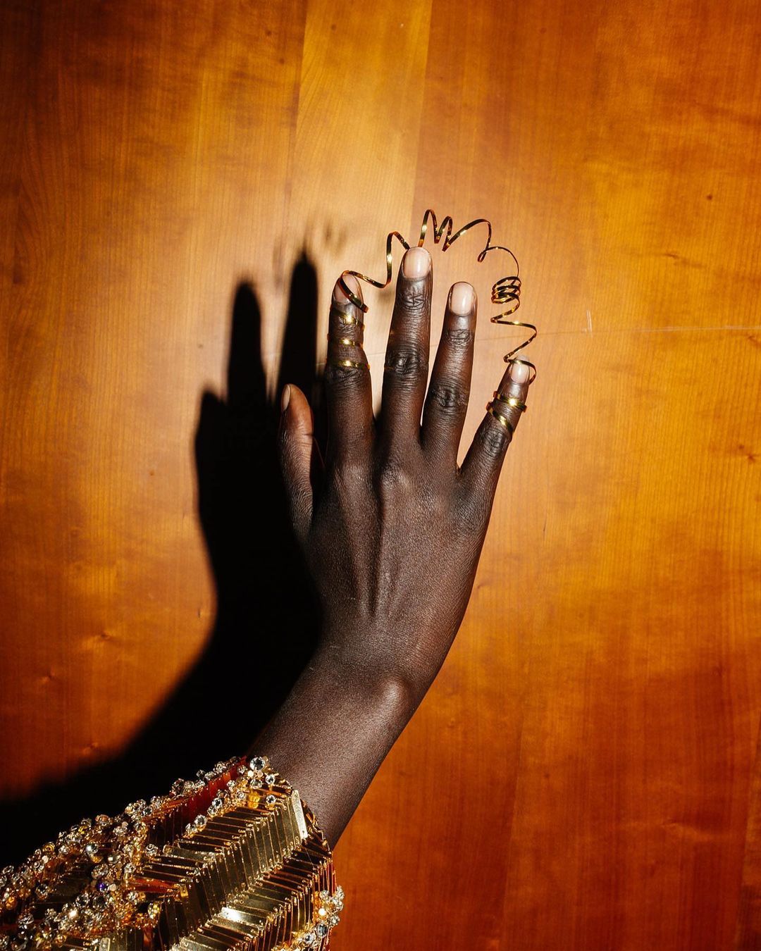 Кільце-пружина, мегамасивні сережки і клатч-голова: ці 7 прикрас від Schiaparelli обіцяють стати хітами 2022 (фото)