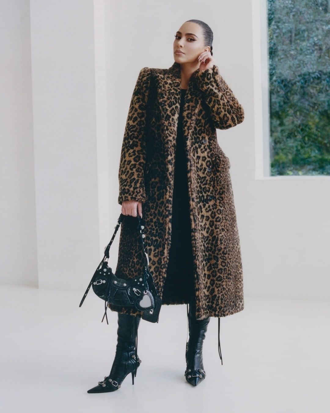 Кім Кардашьян стала обличчям нової рекламної кампанії Balenciaga