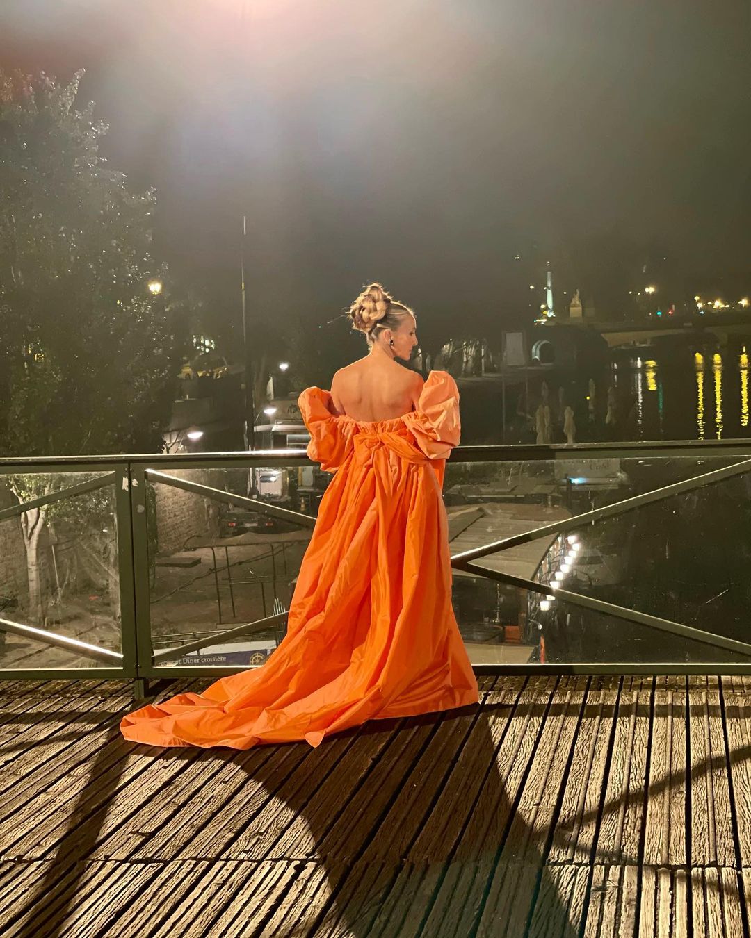 Фінал "І просто так": стиліст шоу розкрила деталі неймовірного вбрання героїні Сари Джессіки Паркер