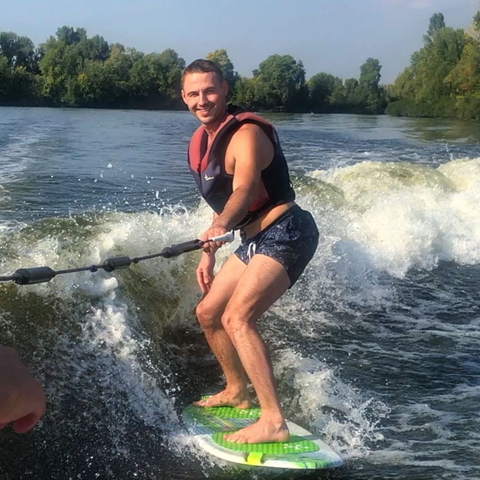 Романтичный стоматолог и дерзкий официант: стали известны имена новых участников шоу Холостячка 2