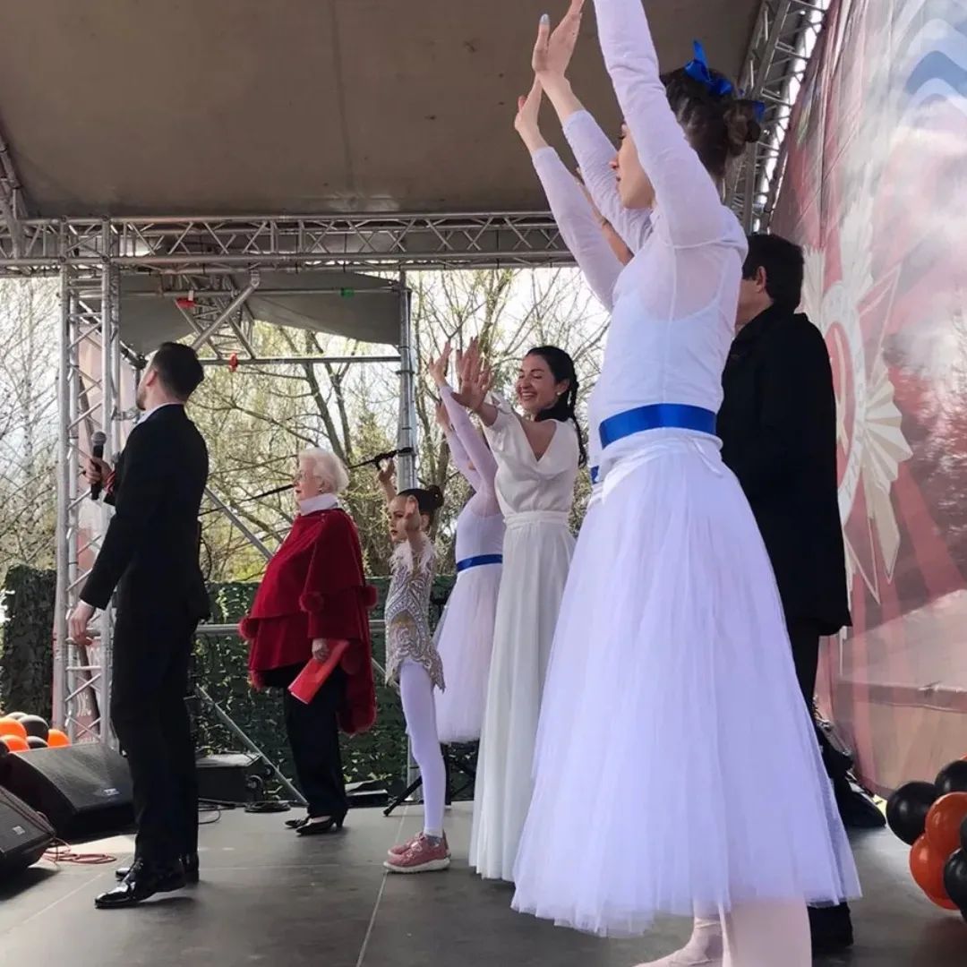 Пока льется кровь в Украине Наташа Королева выступила перед россиянами ко "дню победы"