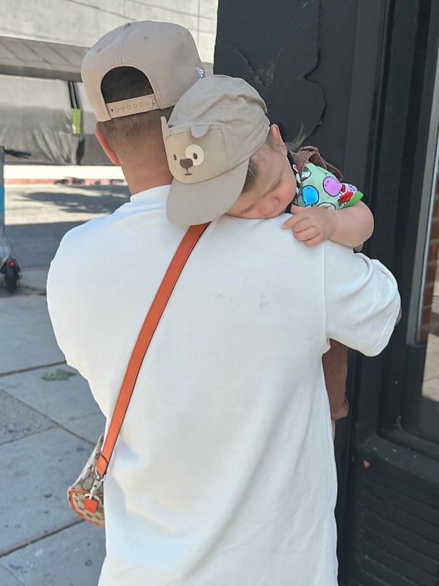 MONATIK впервые показал лицо младшего сына: трогательное фото