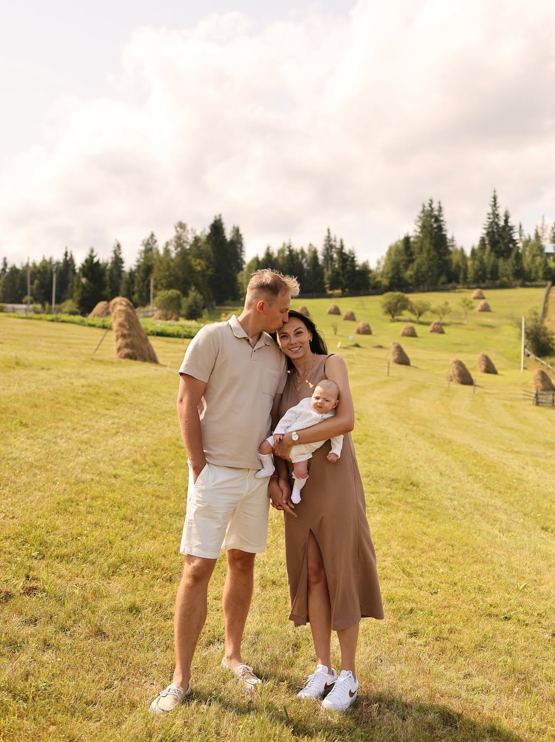 Легкоатлетка Геращенко показала новые фото с 2-месячной дочкой