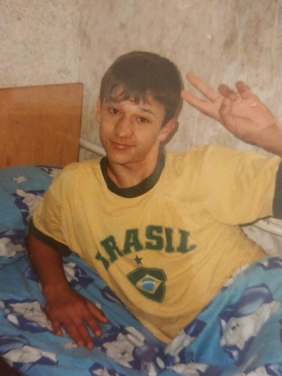 &quot;Холостяк&quot; Цымбалюк показал архивные фото: каким он был в подростковом возрасте